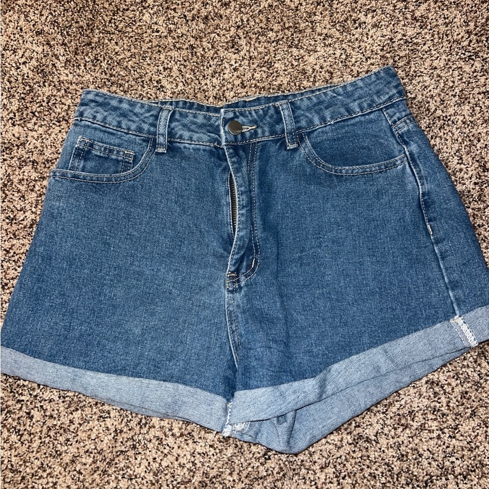 NWOT SHEIN Medium Wash High Rise Cuffed Denim Shorts – Size M